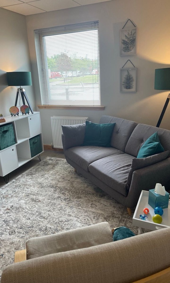 The counselling room with sofa, lamps and a view to the window
